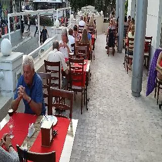 فندق ألمينا مرمريس